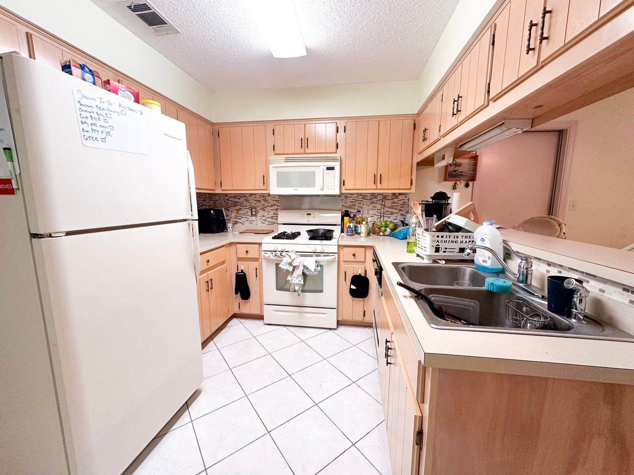 1110 Rita Ln - Photo 5 of 27