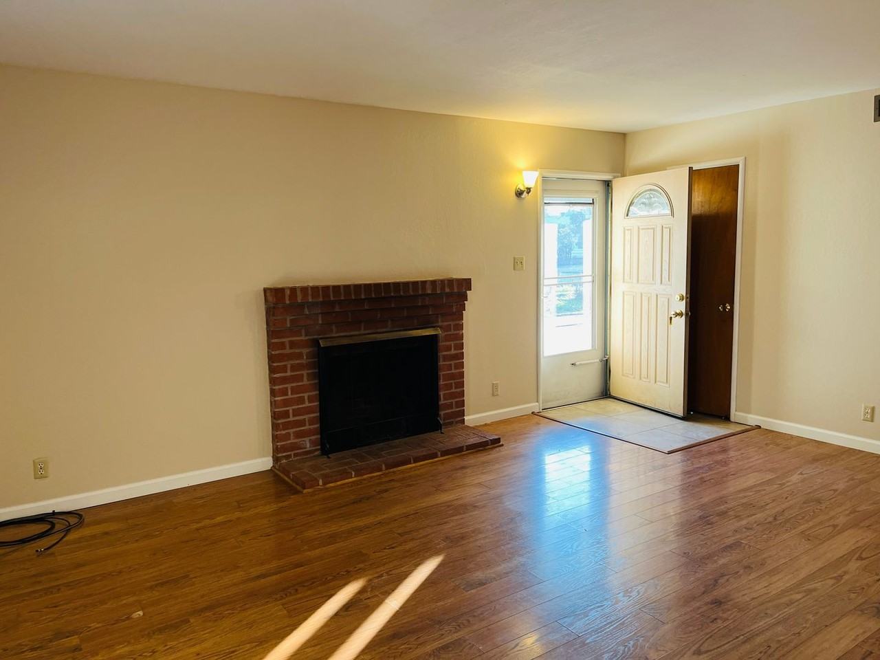 9345 Emily St - Photo 2 of 15