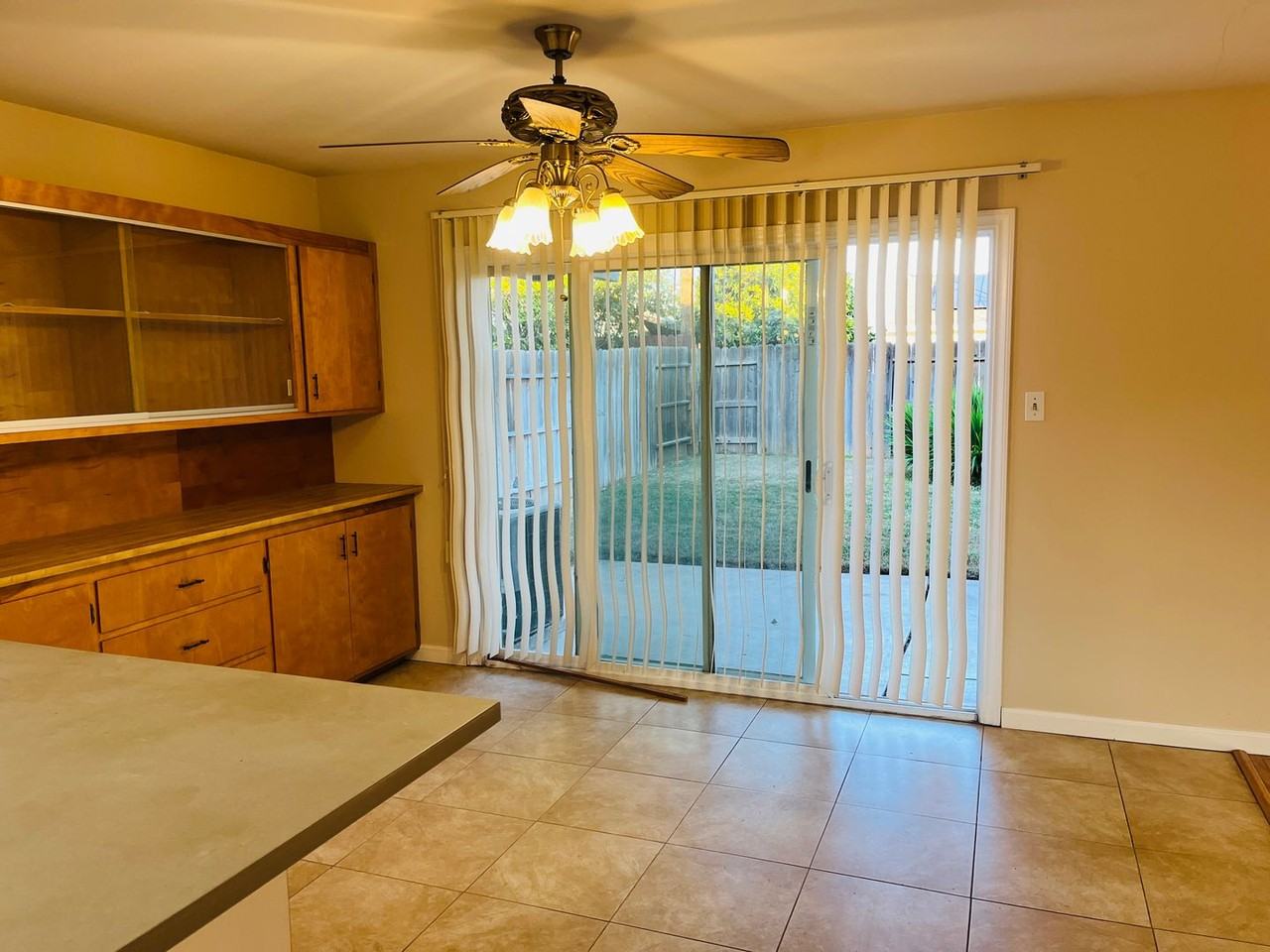 9345 Emily St - Photo 4 of 15
