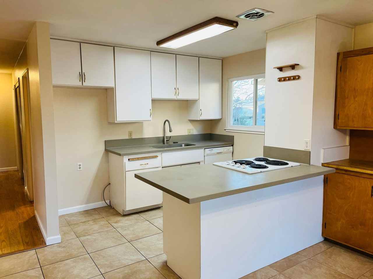 9345 Emily St - Photo 5 of 15