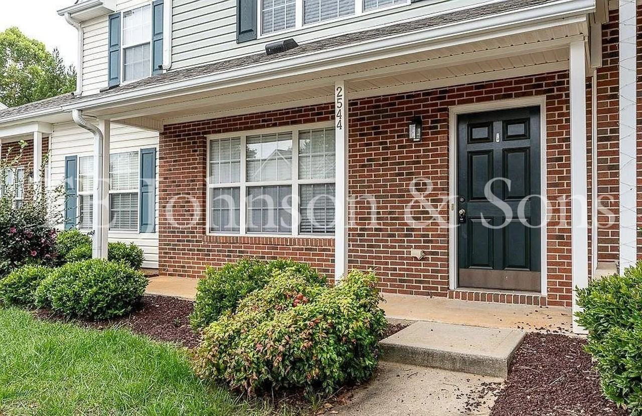 2544 Halle Ann Cir - Photo 2 of 17