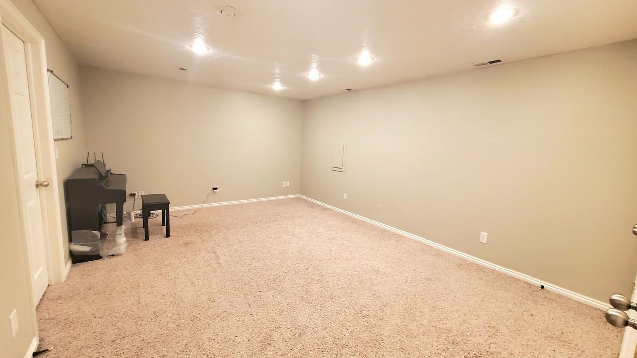 459 E 900 N - Photo 4 of 21