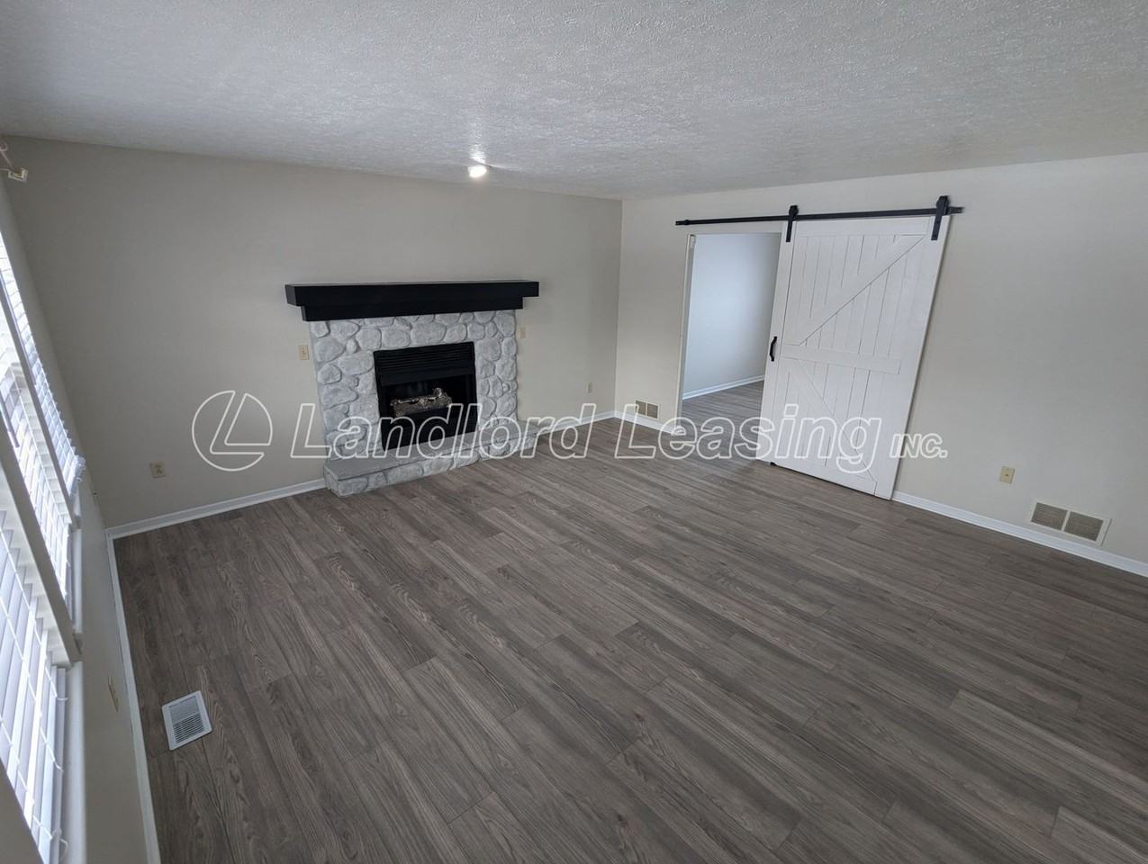 35330 Oxford Ct - Photo 3 of 28