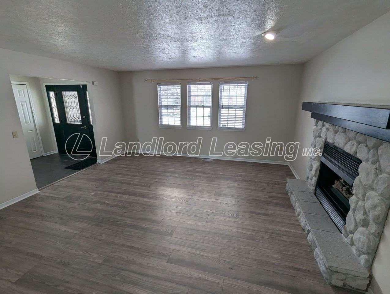 35330 Oxford Ct - Photo 4 of 28