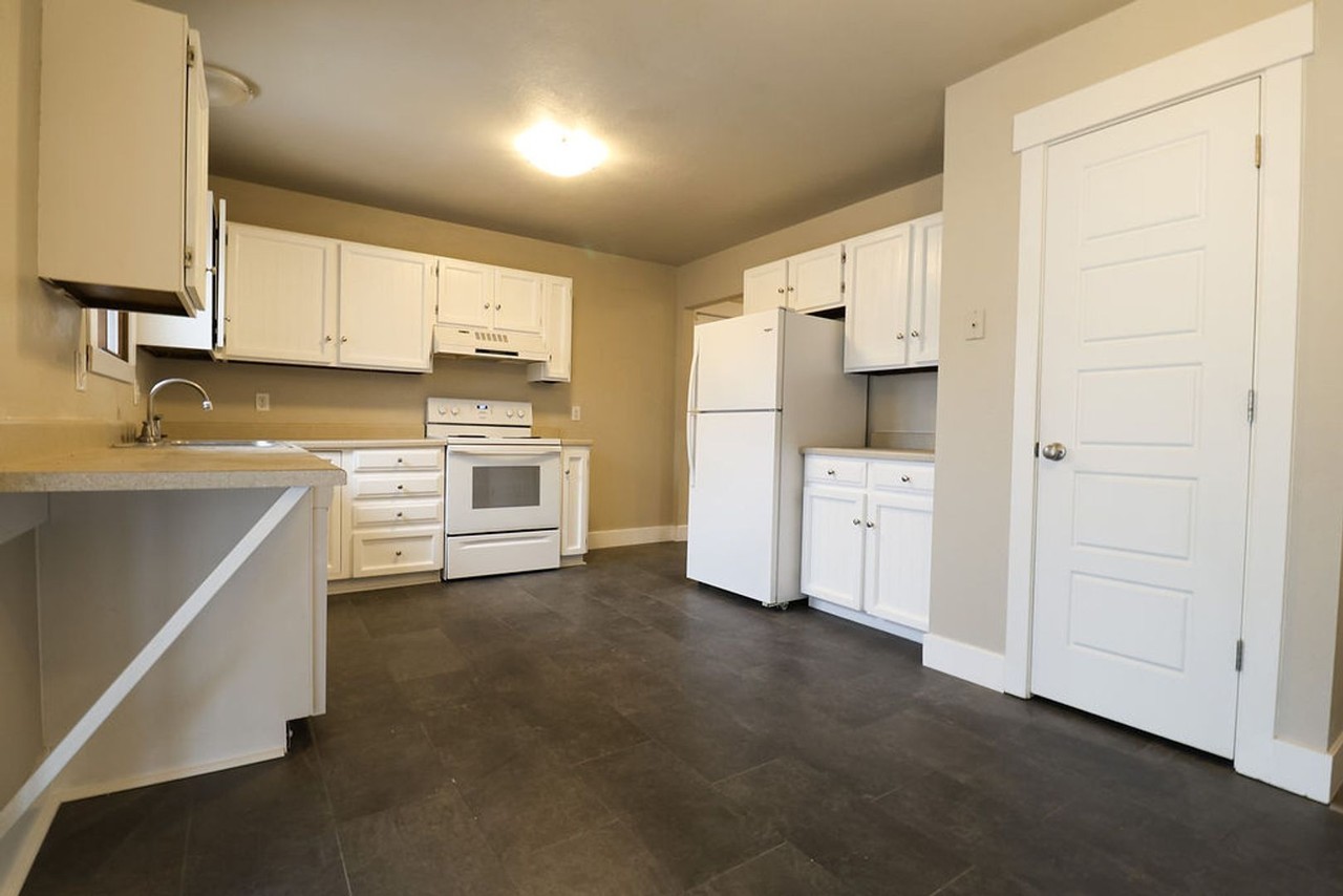 1103 Cottonwood Dr - Photo 6 of 37