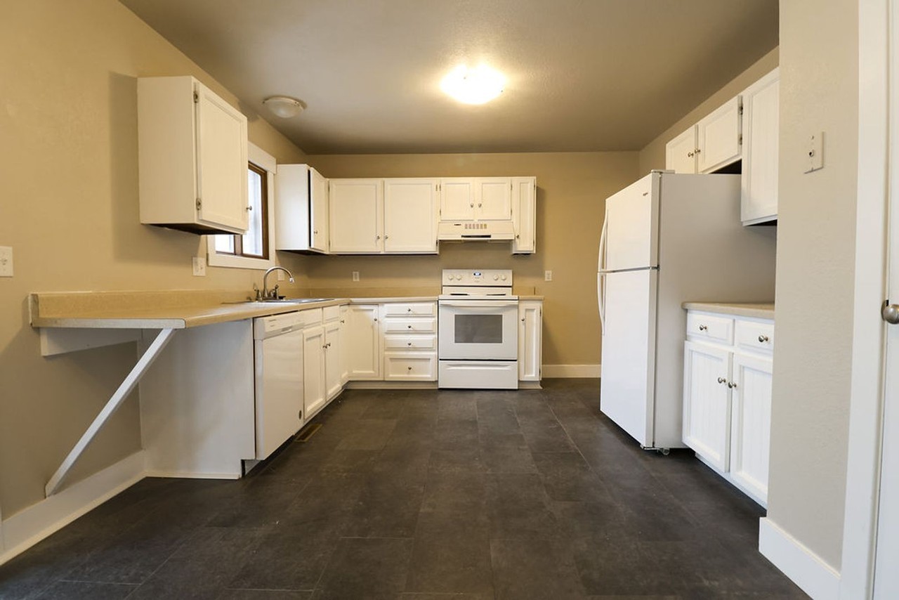 1103 Cottonwood Dr - Photo 7 of 37