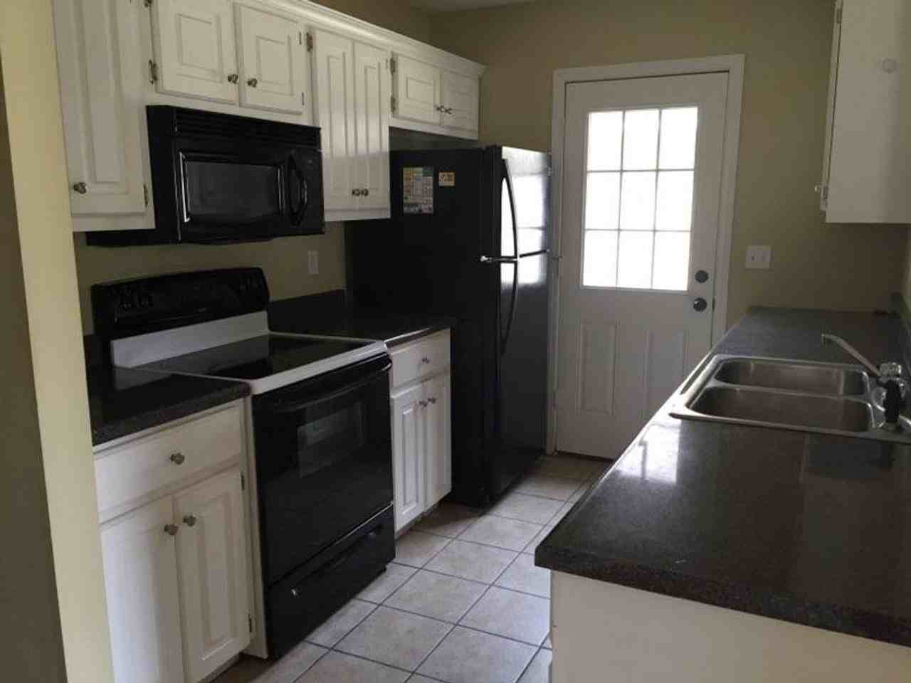 301 Countryview Cv - Photo 4 of 7