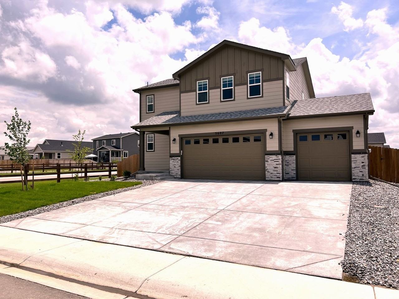 5607 Shady Oaks Dr - Photo 3 of 25