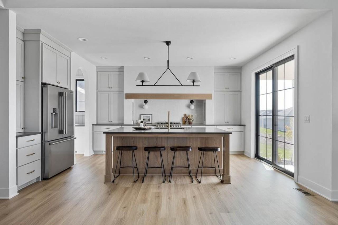 234 Ne 62nd St - Photo 3 of 10