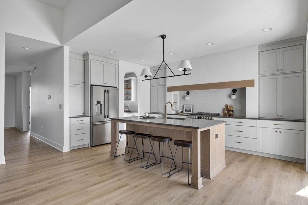 234 Ne 62nd St - Photo 4 of 10