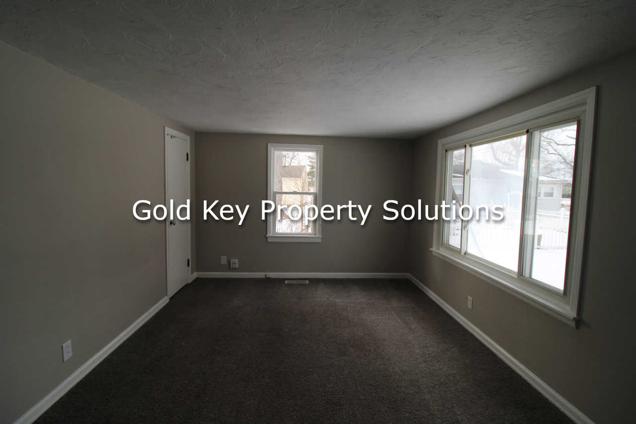 66 Circle Dr - Photo 3 of 14