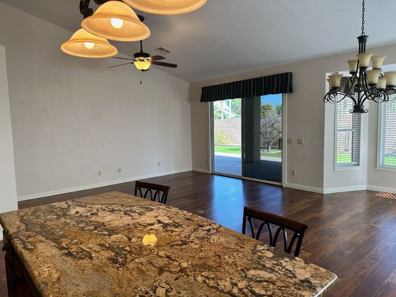 420 W Cherrywood Dr - Photo 7 of 17