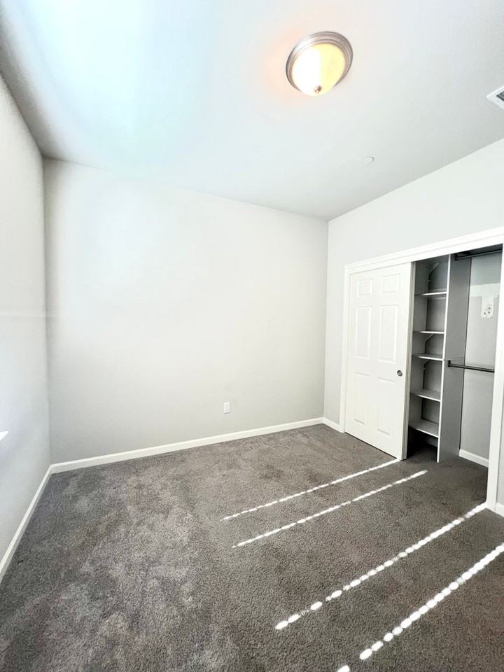 645 Wood Crest Ave - Photo 4 of 26