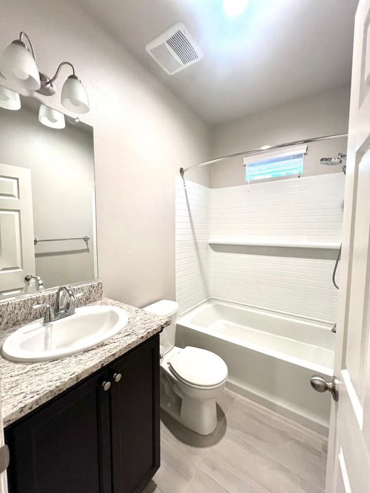 645 Wood Crest Ave - Photo 5 of 26