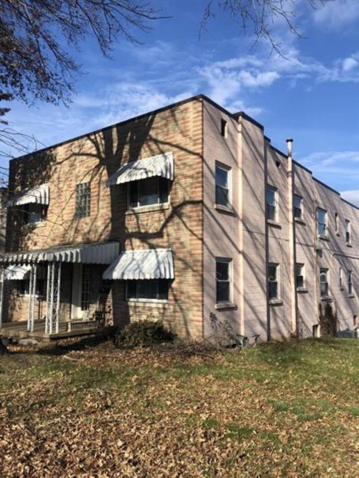 804 Kanawha Blvd W - Photo 2 of 2