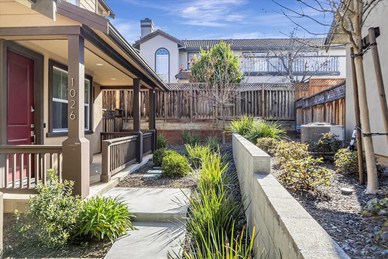 1026 Skybo Ct - Photo 3 of 48