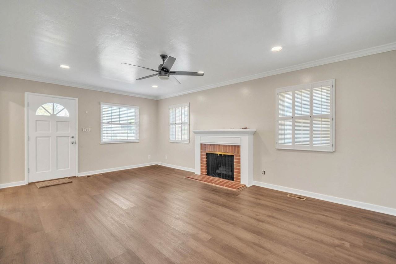 4620 B St - Photo 3 of 25