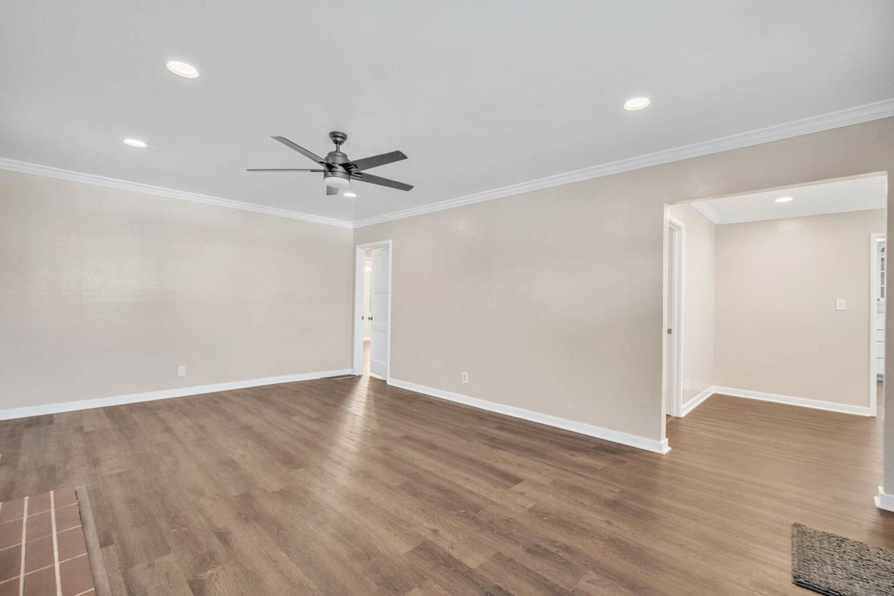 4620 B St - Photo 4 of 25