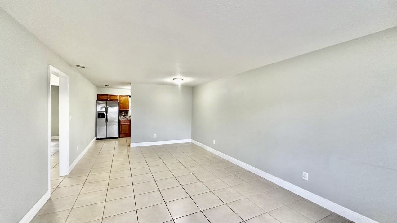 160 Julie Ln - Photo 4 of 9