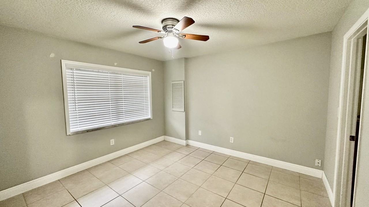 160 Julie Ln - Photo 5 of 9