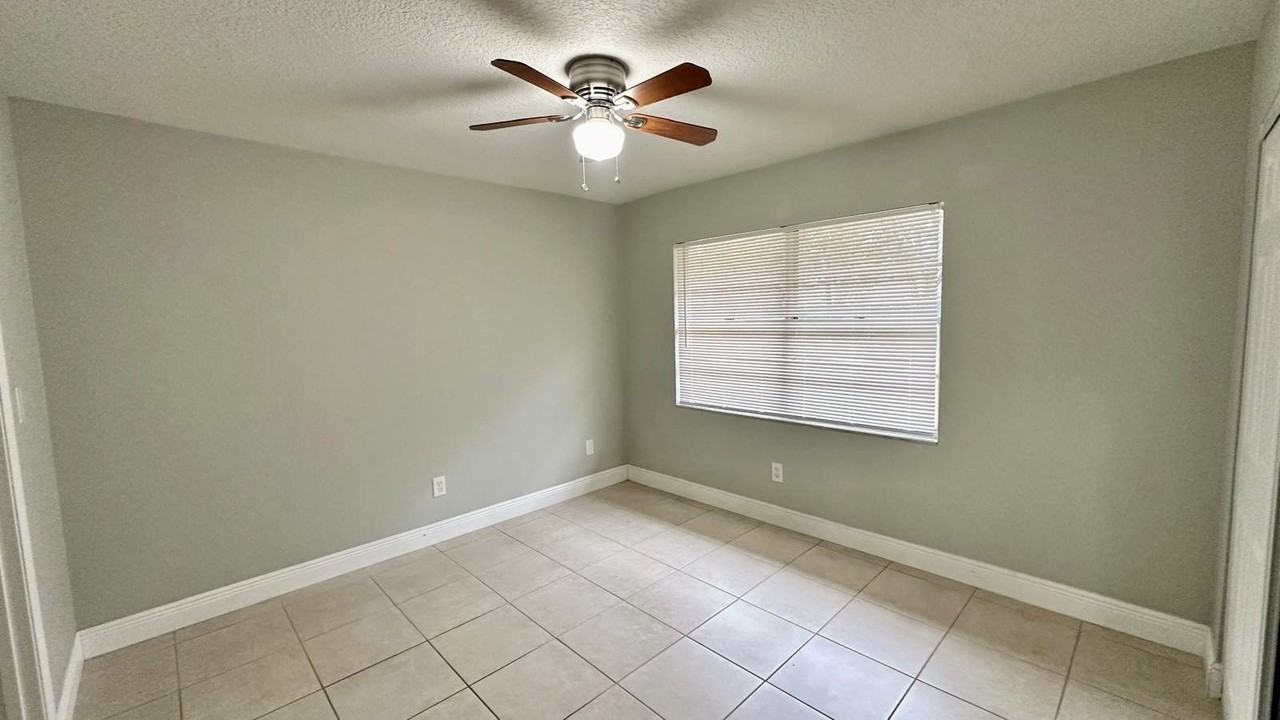 160 Julie Ln - Photo 6 of 9