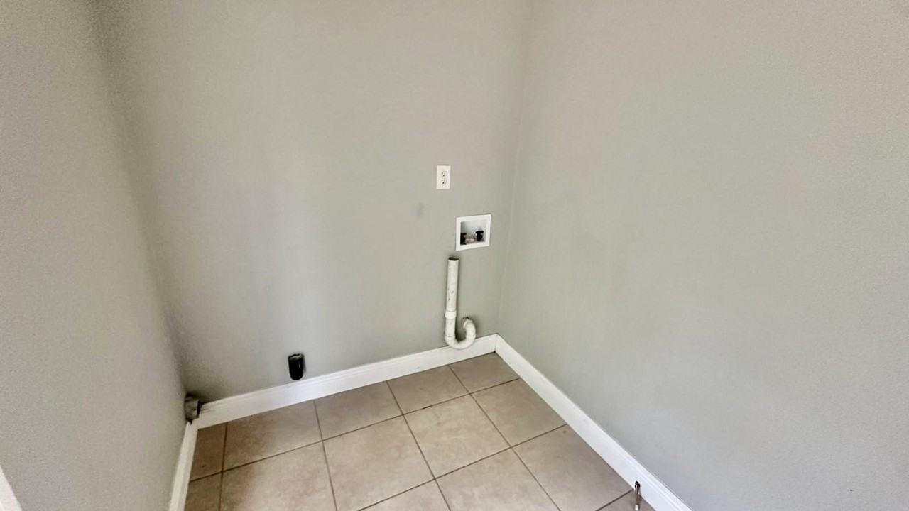 160 Julie Ln - Photo 7 of 9