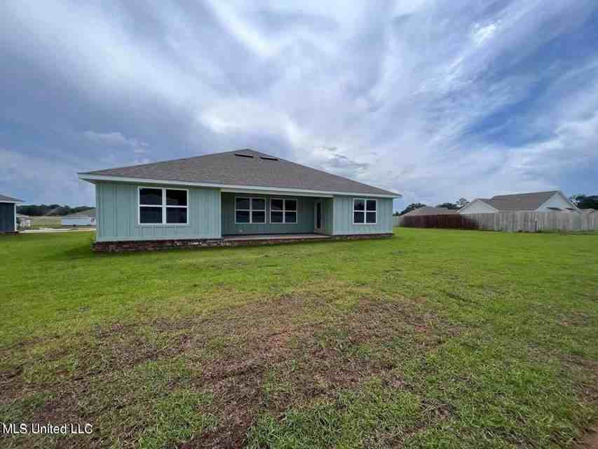 142 Mulberry Drive - Photo 2 of 16