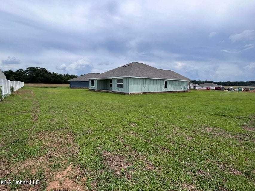 142 Mulberry Drive - Photo 3 of 16