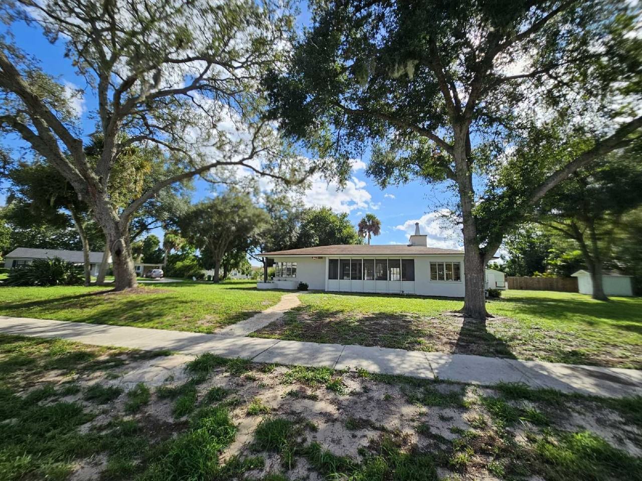 1707 Manor Dr - Photo 2 of 50