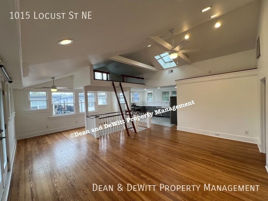 1015 Locust St Ne - Photo 3 of 20