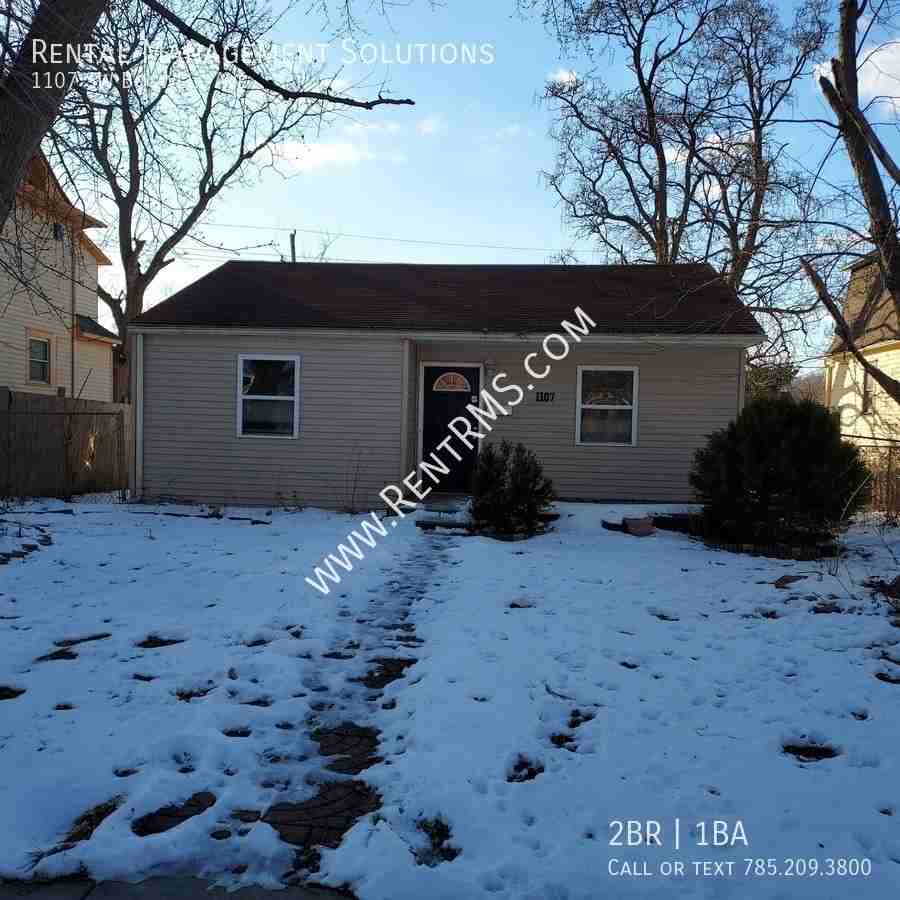 1107 Sw Boswell Ave - Photo 2 of 22