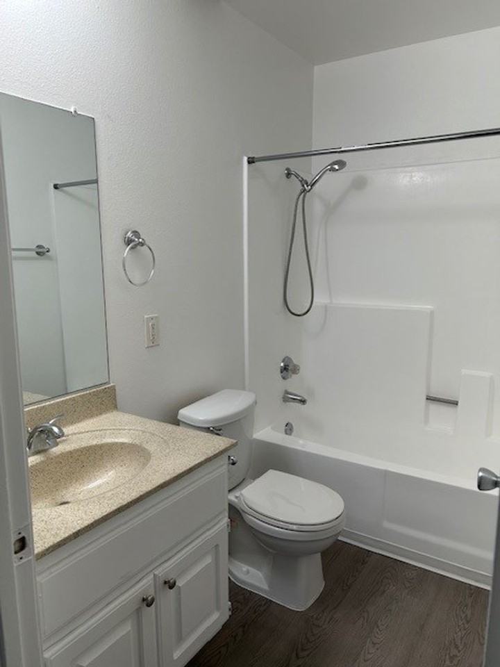 Monrovia Villas Apartments - Photo 5 of 24