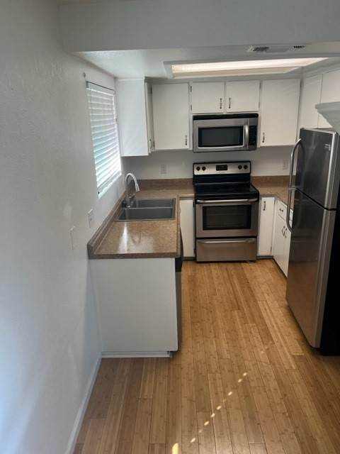 1107 Vine St #C - Photo 3 of 12