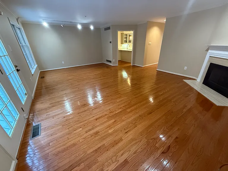 353 Bristol Cir - Photo 4 of 30