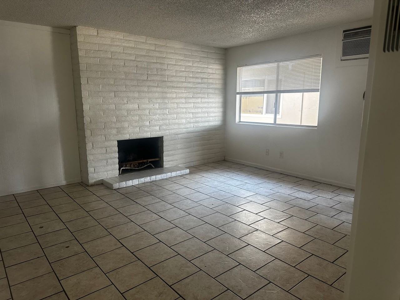830 Astor St - Photo 2 of 10