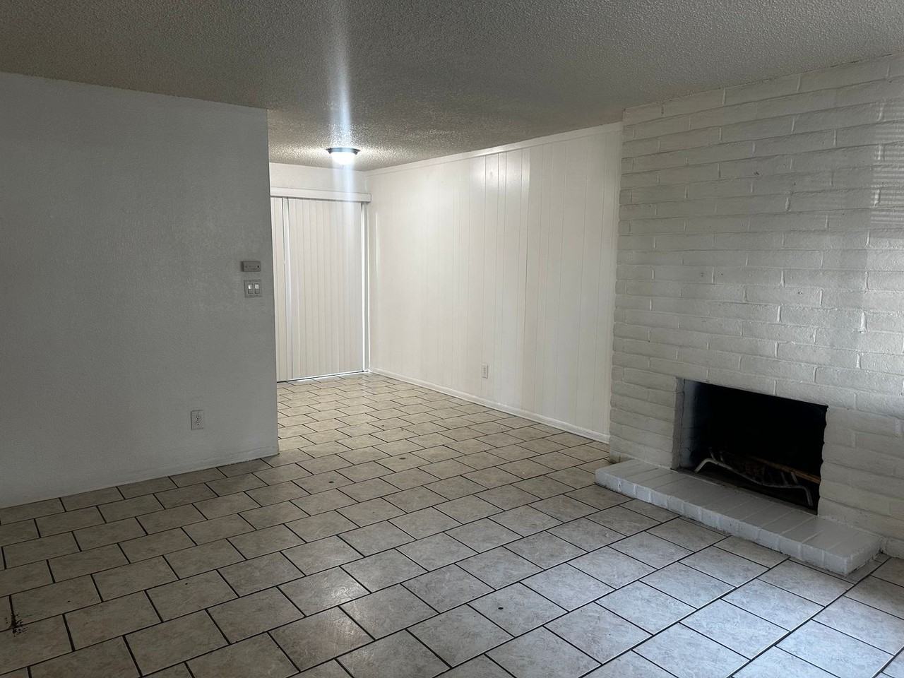 830 Astor St - Photo 3 of 10