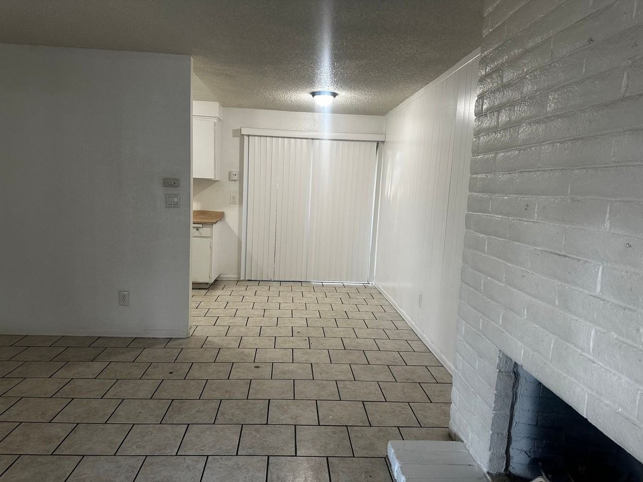 830 Astor St - Photo 4 of 10