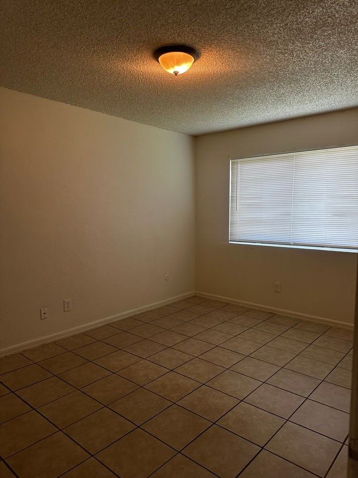 830 Astor St - Photo 7 of 10