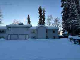 featured image of 825 Andrew St