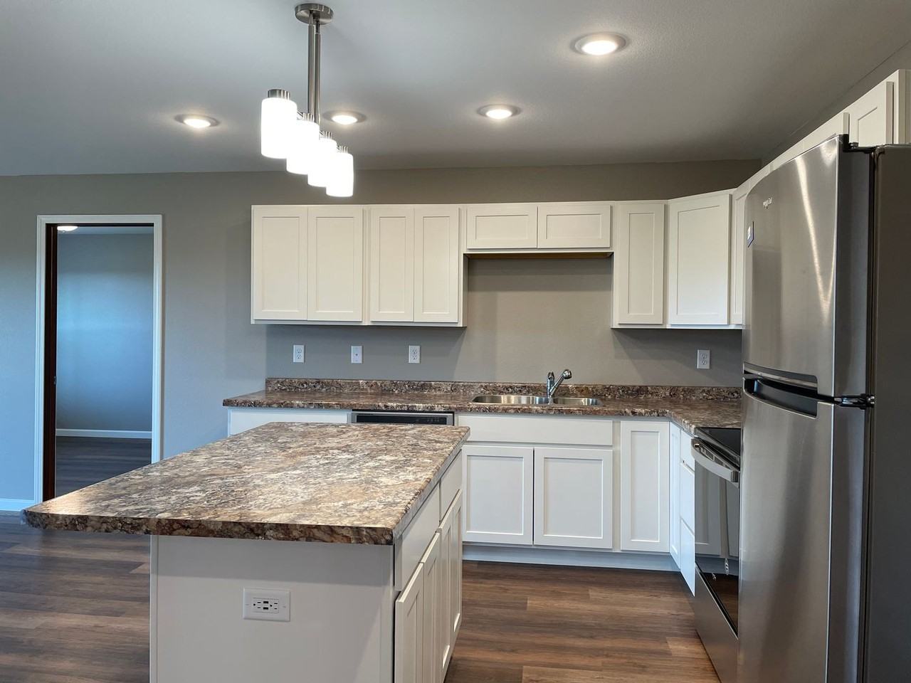 Edgeview Apartments - Photo 2 of 25