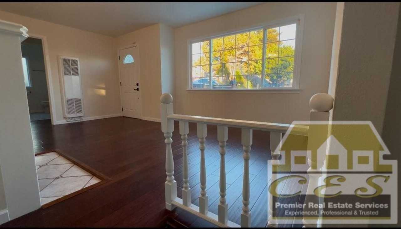 715 Alhambra Rd - Photo 2 of 21