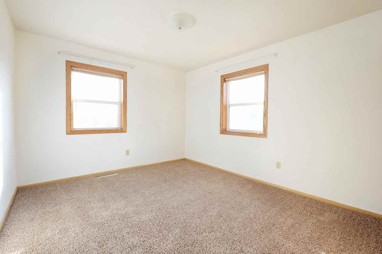 509 11th Avenue NE - Photo 4 of 18