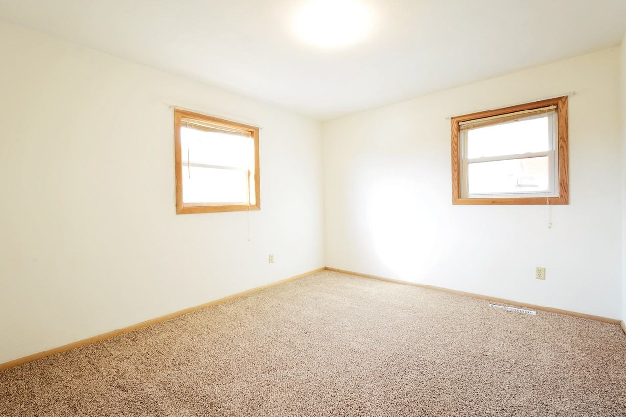509 11th Avenue NE - Photo 5 of 18