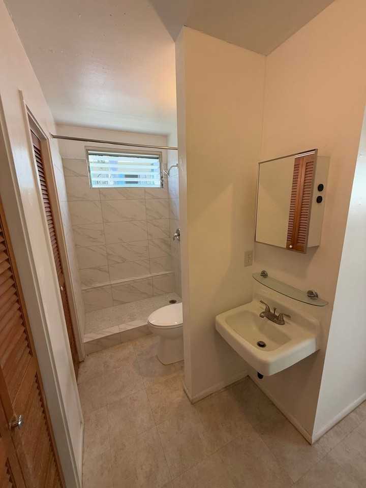 2170 Vineyard St - Photo 4 of 14