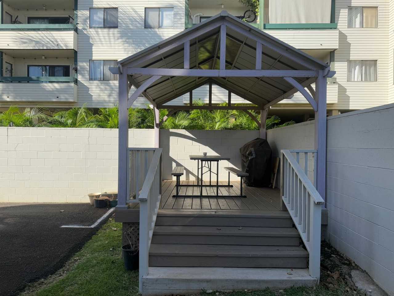 2170 Vineyard St - Photo 5 of 14