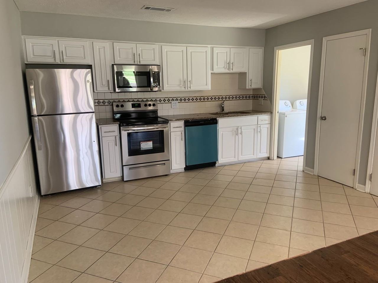 560 Pride Ave - Photo 5 of 12