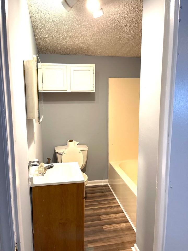 1027 Mountain Crest Dr - Photo 3 of 7