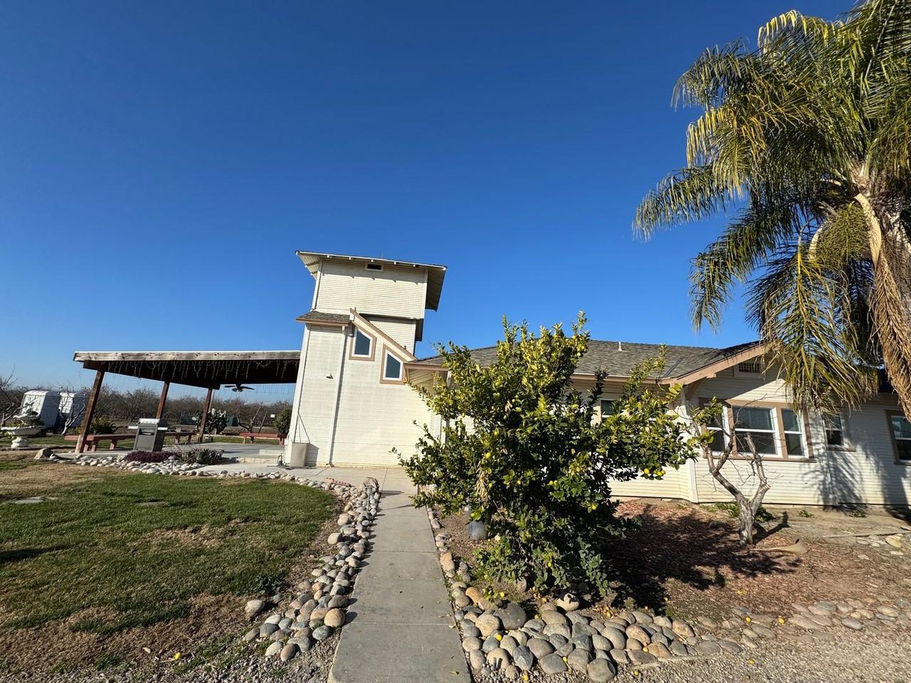 6436 Covert Rd - Photo 3 of 23