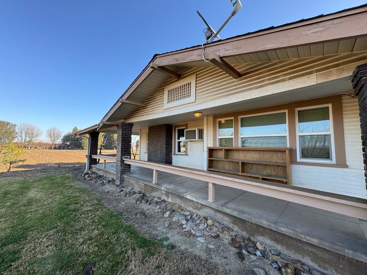 6436 Covert Rd - Photo 6 of 23