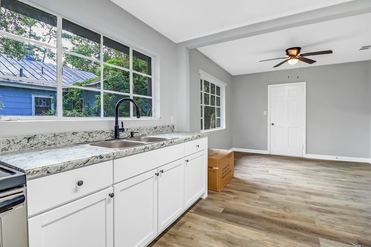 1513 East 37th Street - Photo 4 of 15